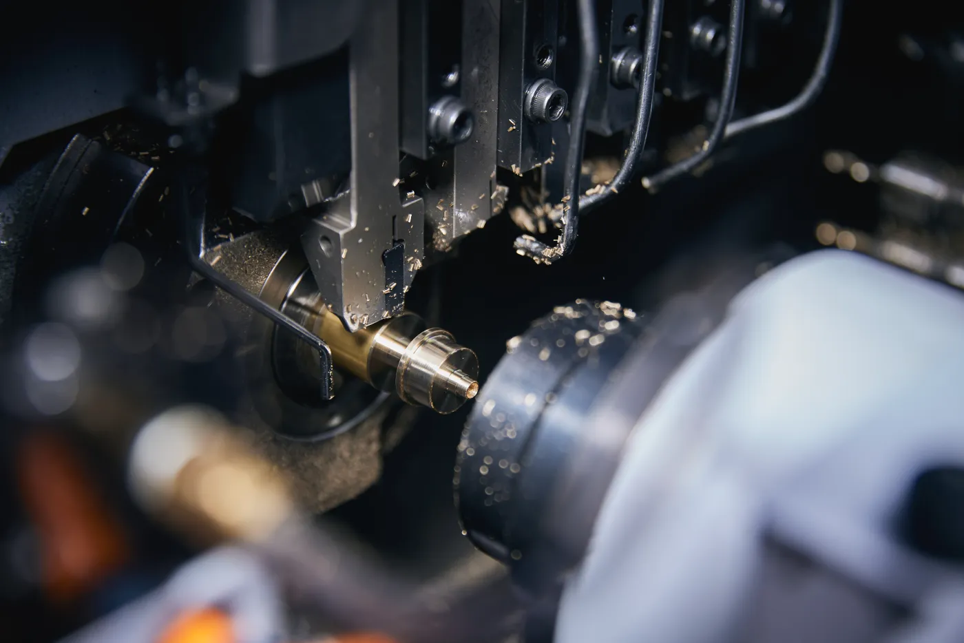 鎧越精密工廠設備